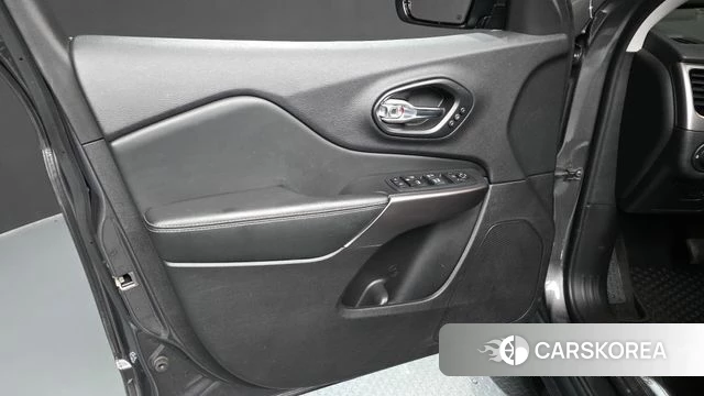 Jeep Cherokee (KL) id 4196090 из Кореи 16