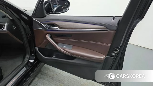 BMW 5 Series (G30) id 4429758 из Кореи 16