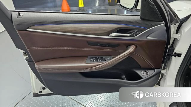 BMW 5 Series (G30) id 4246208 из Кореи 16