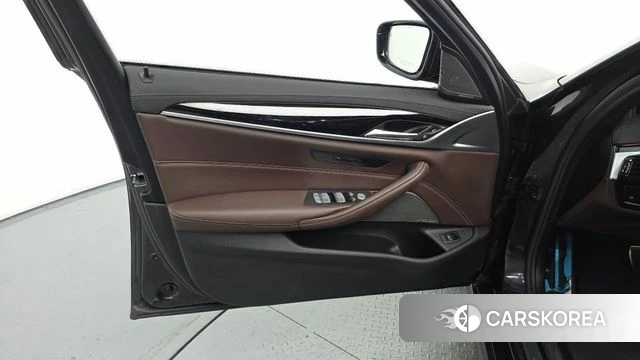 BMW 5 Series (G30) id 4834841 из Кореи 16
