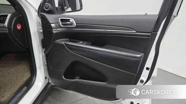 Jeep Grand Cherokee id 4384821 из Кореи 16
