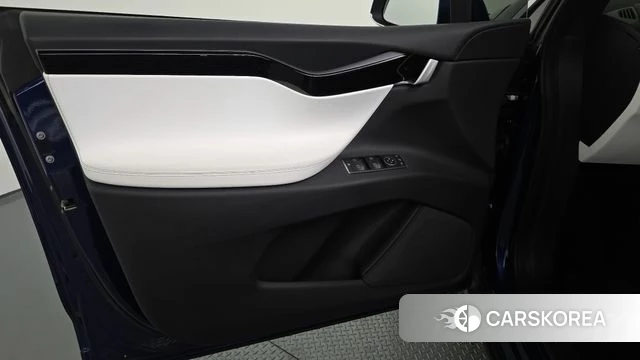 Tesla Model X id 4384395 из Кореи 16