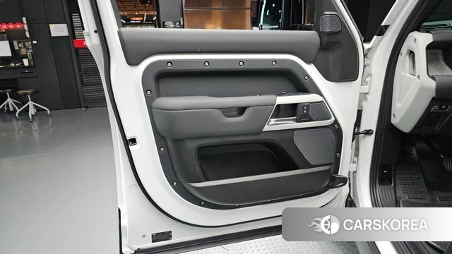 Land Rover Defender (L663) id 4495852 из Кореи 16