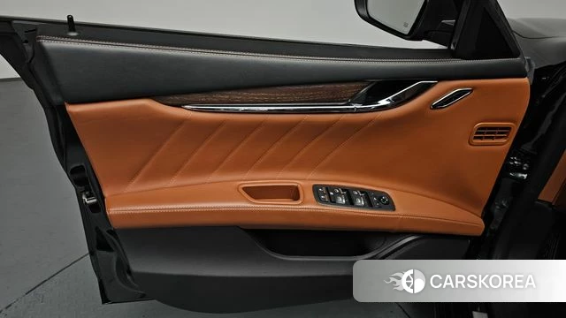 Maserati Quattroporte id 4698005 из Кореи 16