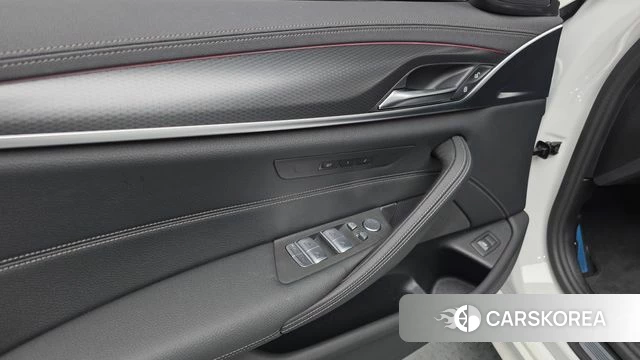 BMW 5 Series (G30) id 4308820 из Кореи 16