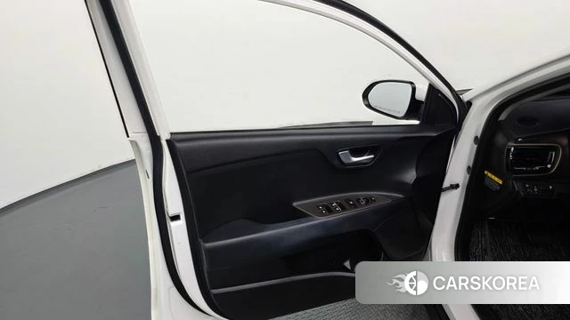Kia Stonic id 4525858 из Кореи 16