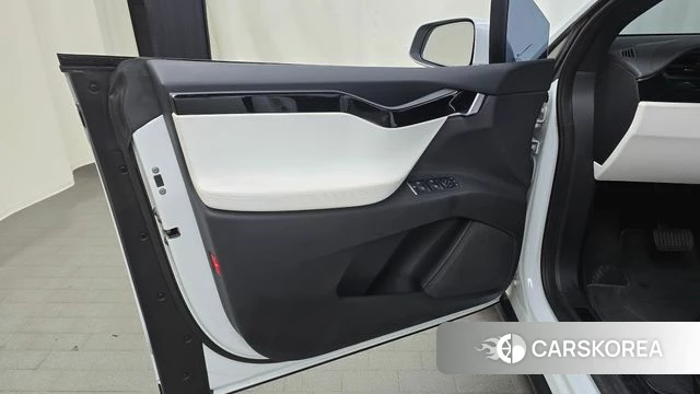 Tesla Model X id 4563210 из Кореи 16