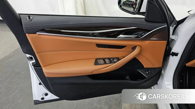BMW 5 Series (G30) id 4284004 из Кореи 16