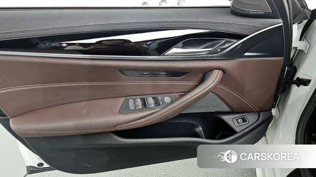 BMW 5 Series (G30) id 4186632 из Кореи 16