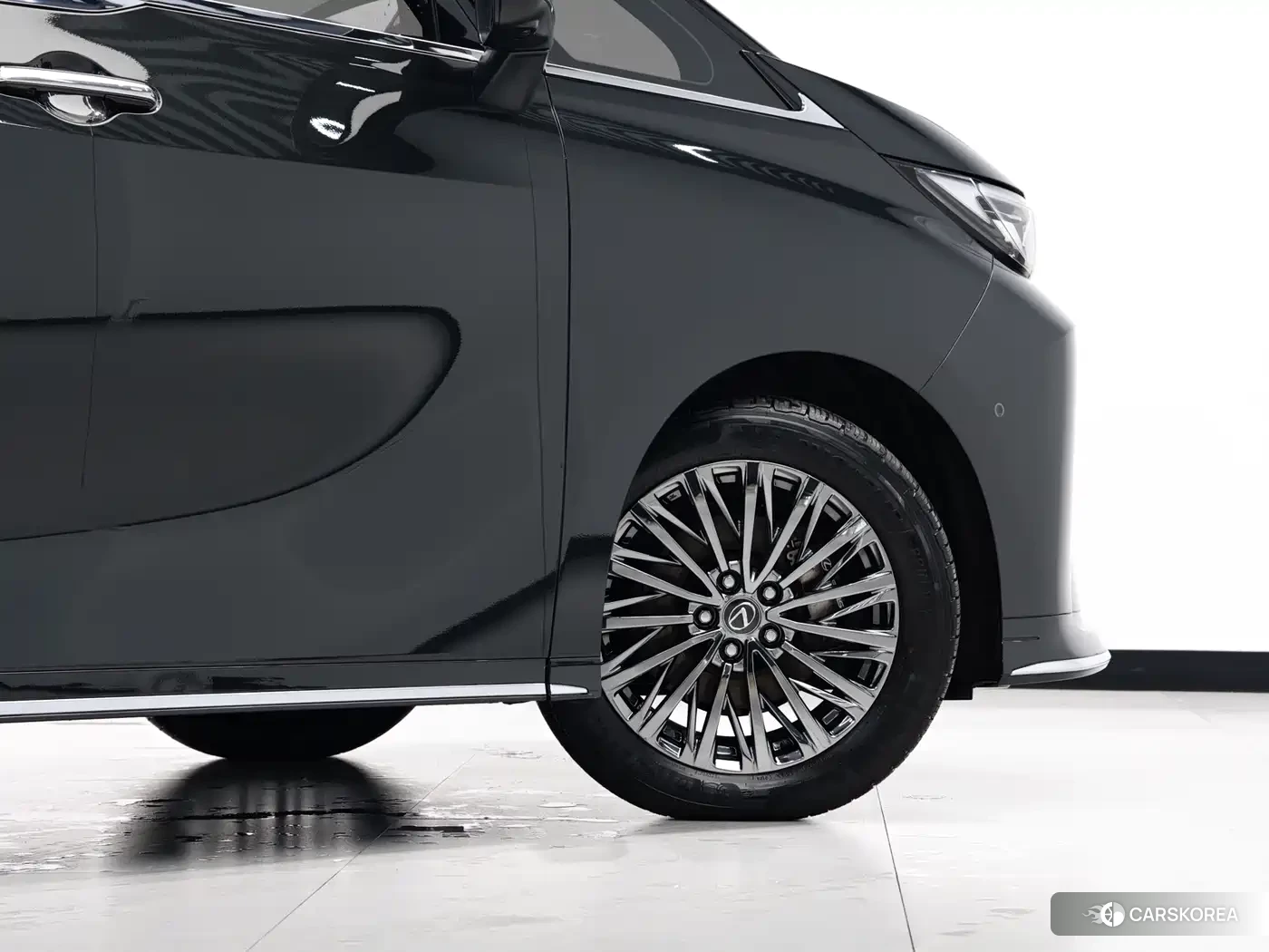 Lexus LM id 4559761 из Китая 16