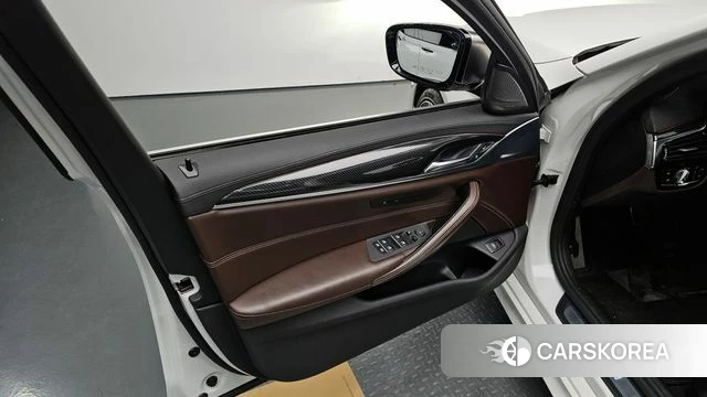 BMW 5 Series (G30) id 4233180 из Кореи 16