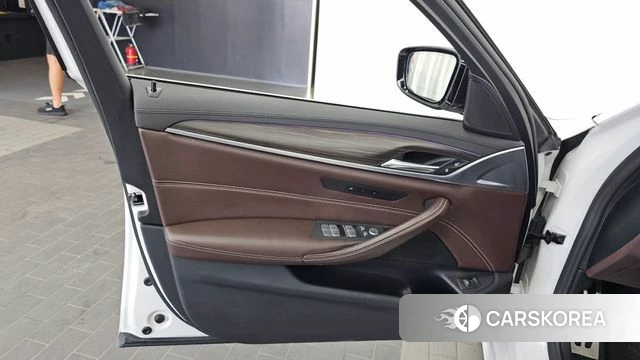 BMW 5 Series (G30) id 4683975 из Кореи 16