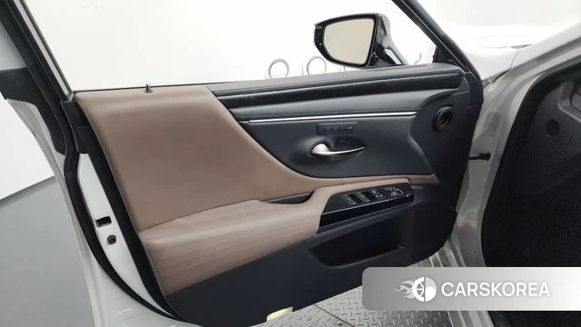 Lexus ES300h 7th generation id 4561549 из Кореи 16