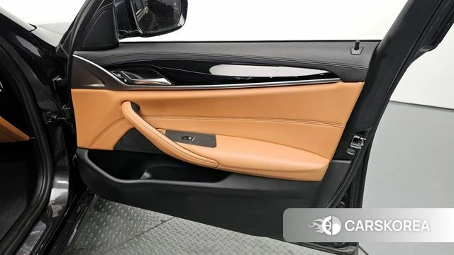 BMW 5 Series (G30) id 4251274 из Кореи 16