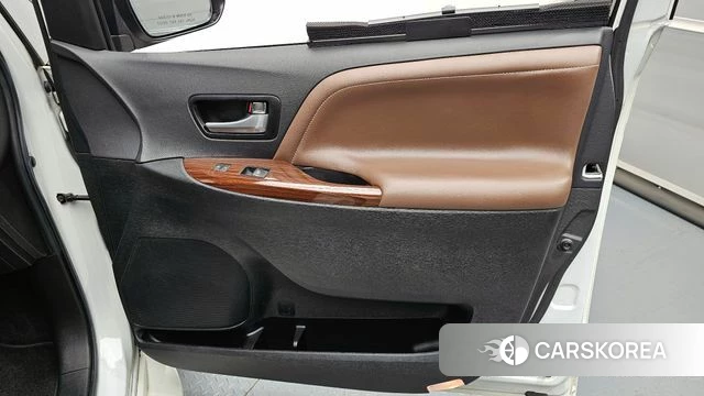 Toyota Sienna id 4390497 из Кореи 16