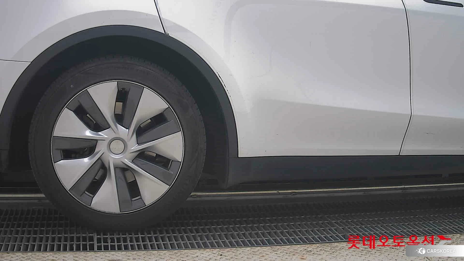 Tesla Model Y RWD id 4902616 из Кореи 16