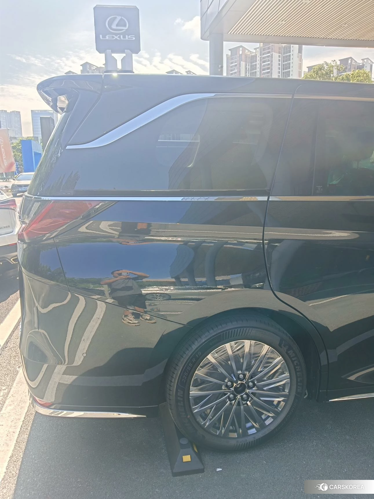 Lexus LM id 4440468 из Китая 16