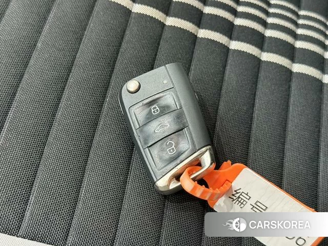 Volkswagen Bora id 4307659 из Китая 16