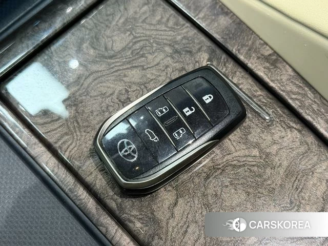 Toyota Elfa id 4276501 из Китая 16