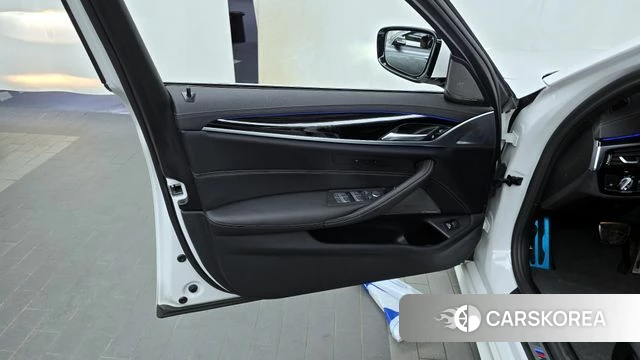 BMW 5 Series (G30) id 4395232 из Кореи 16