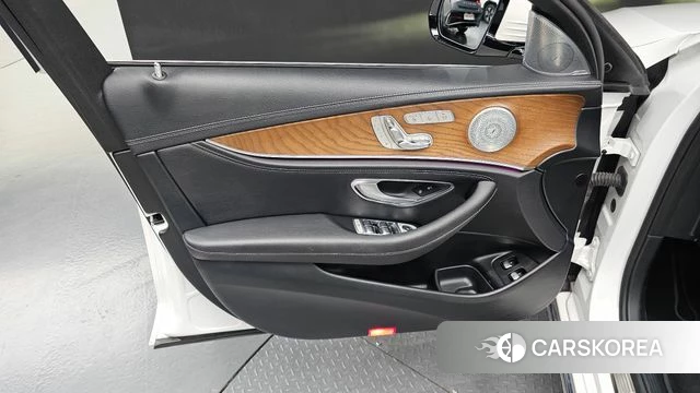Mercedes-Benz E-Class W213 id 4595136 из Кореи 16