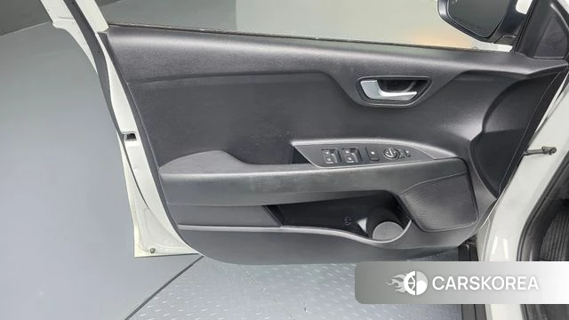 Kia Stonic id 4615444 из Кореи 16