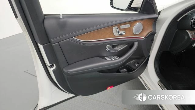 Mercedes-Benz E-Class W213 id 4424802 из Кореи 16