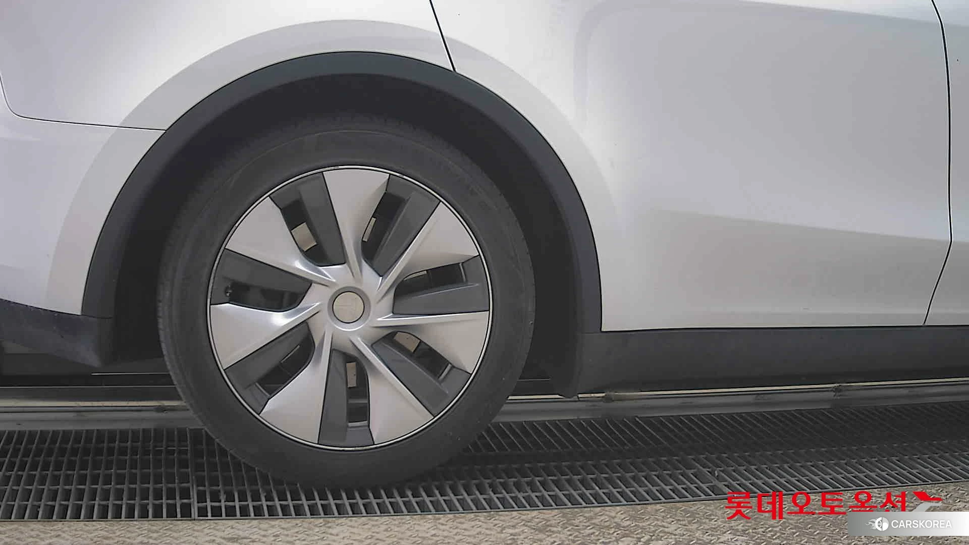 Tesla Model Y RWD id 3888283 из Кореи 16