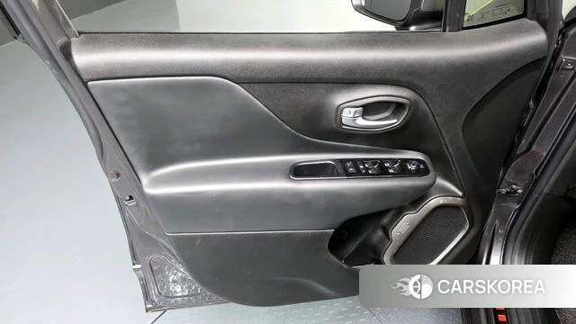 Jeep Renegade id 4294294 из Кореи 16