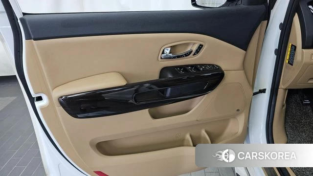 Kia All New Carnival id 4536677 из Кореи 16