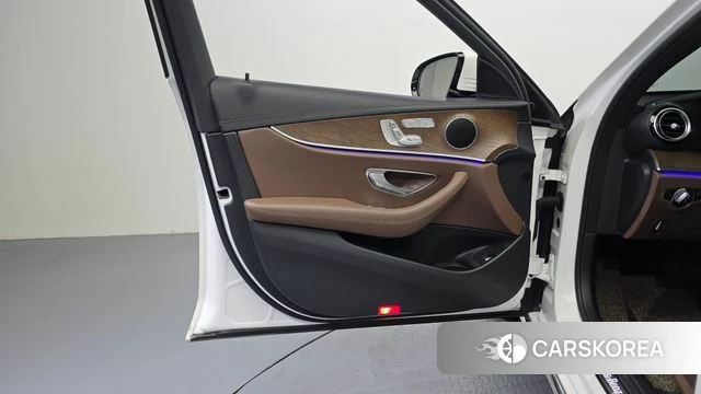 Mercedes-Benz E-Class W213 id 4518833 из Кореи 16