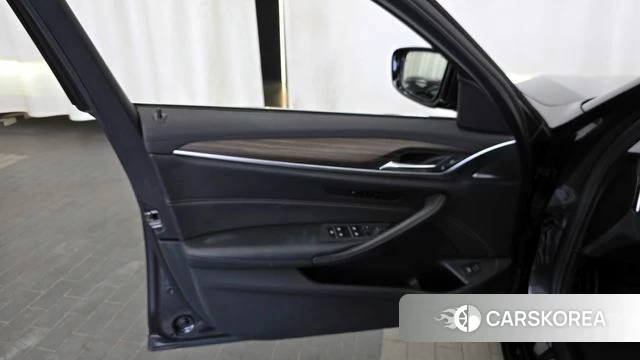 BMW 5 Series (G30) id 4331478 из Кореи 16