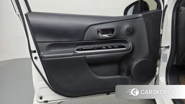 Toyota Prius C id 4759945 из Кореи 16
