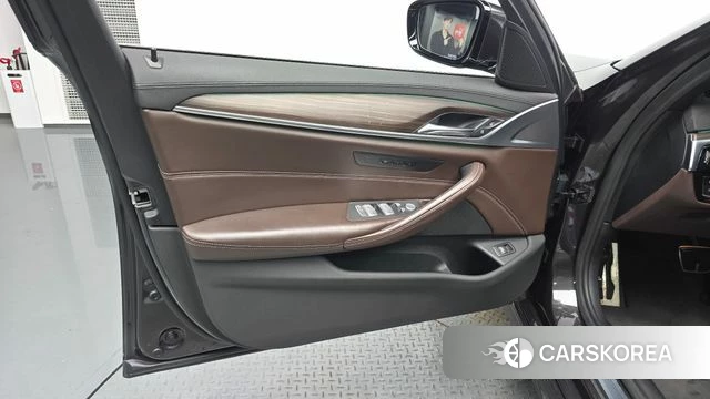 BMW 5 Series (G30) id 4562823 из Кореи 16