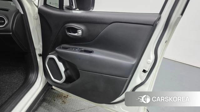 Jeep Renegade id 4574480 из Кореи 16