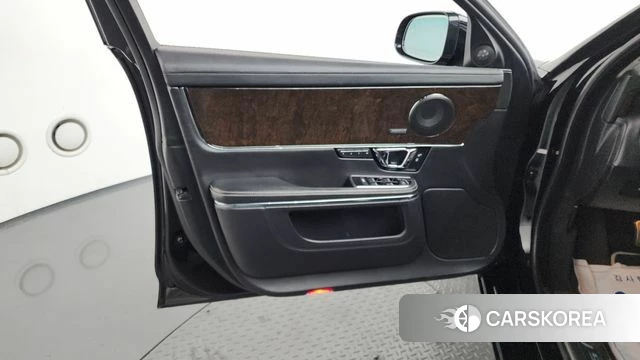 Jaguar All New XJ id 4604890 из Кореи 16