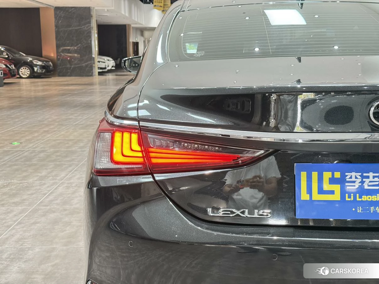 Lexus ES id 4505015 из Китая 16