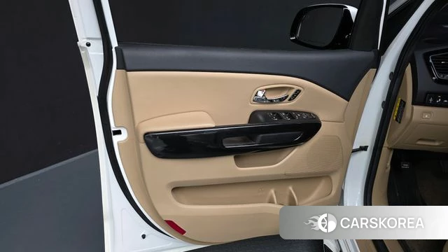 Kia All New Carnival id 4430618 из Кореи 16