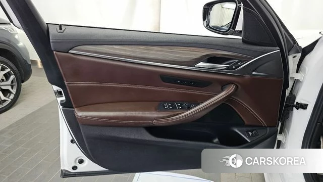 BMW 5 Series (G30) id 4417457 из Кореи 16
