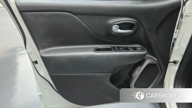 Jeep Renegade id 4557380 из Кореи 16