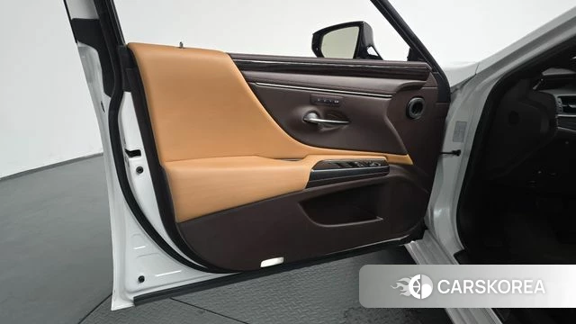 Lexus ES300h 7th generation id 4232928 из Кореи 16