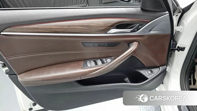 BMW 5 Series (G30) id 4496362 из Кореи 16