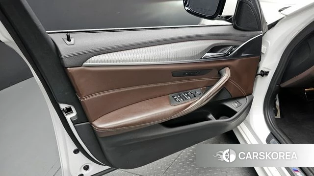 BMW 5 Series (G30) id 4294658 из Кореи 16