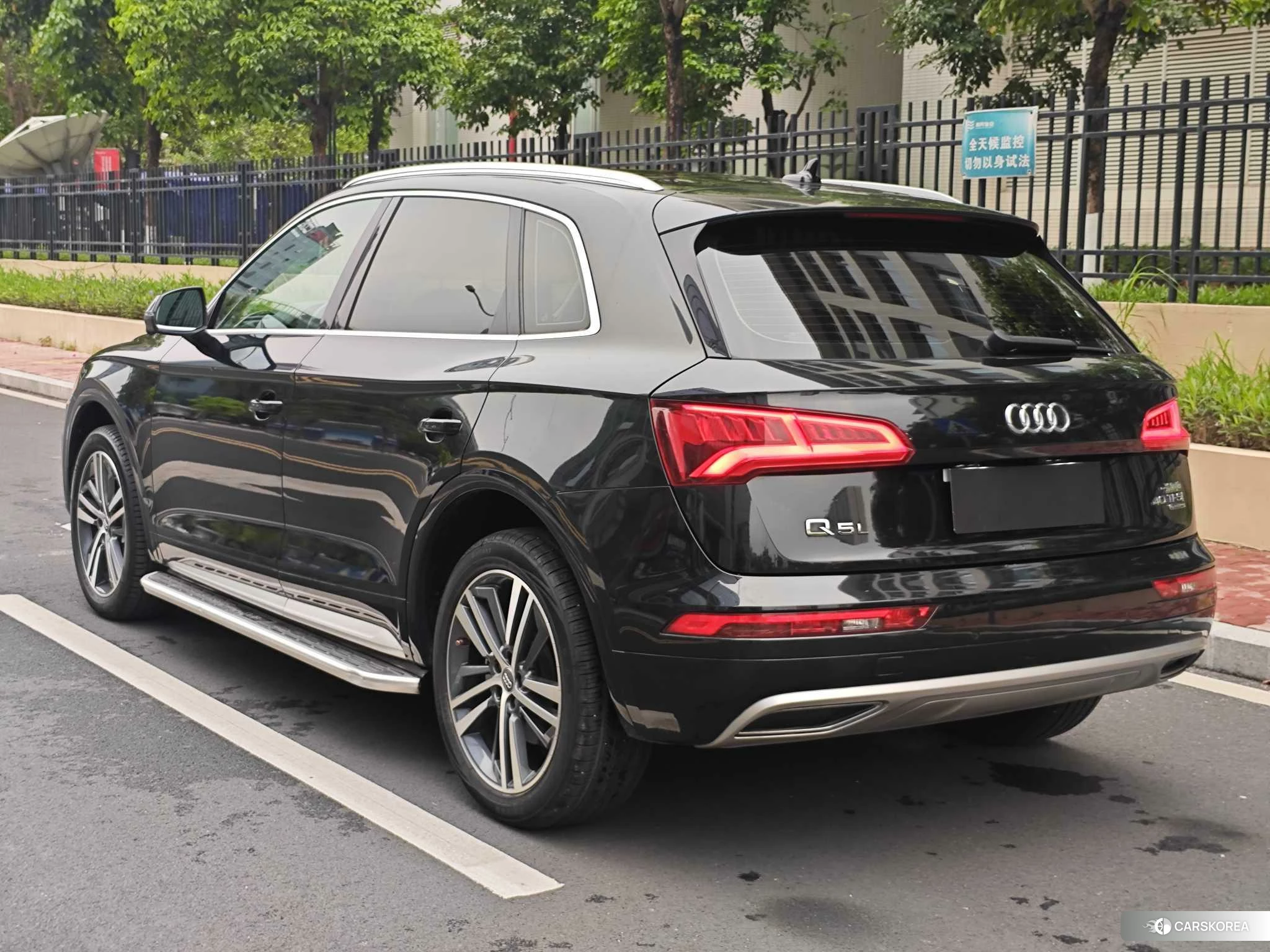 Audi Q5L id 4432197 из Китая 16