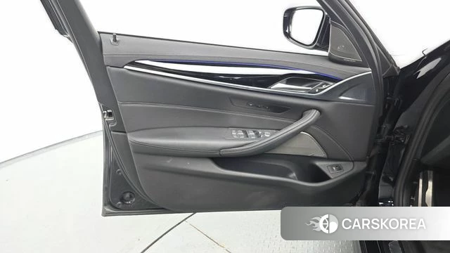 BMW 5 Series (G30) id 4687754 из Кореи 16
