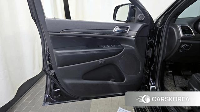 Jeep Grand Cherokee id 4225460 из Кореи 16