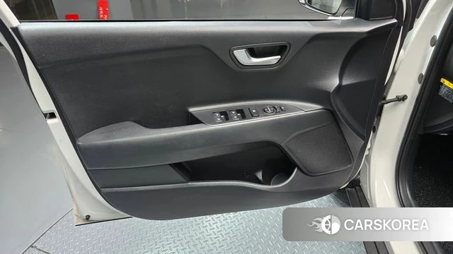 Kia Stonic id 4563351 из Кореи 16