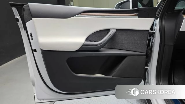 Tesla Model X id 4853729 из Кореи 16