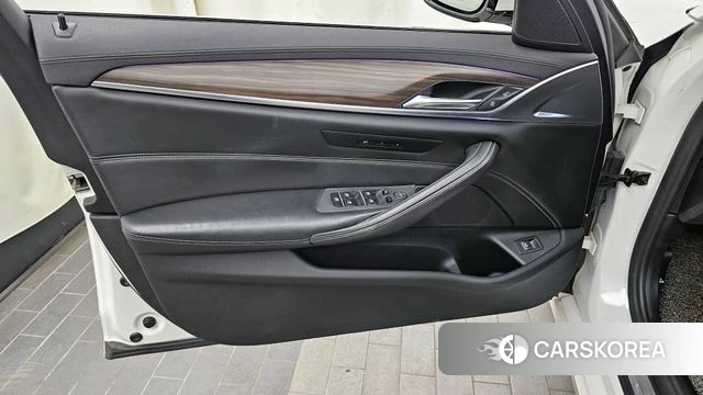 BMW 5 Series (G30) id 4390363 из Кореи 16
