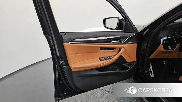 BMW 5 Series (G30) id 4284151 из Кореи 16